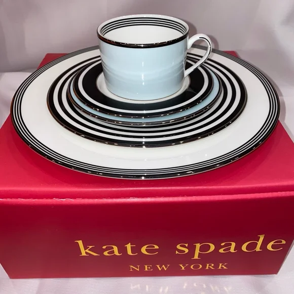 (3 Place Settings) Kate Spade New York Parker Place 5 Piece China Place Serving - Picture 14 of 16
